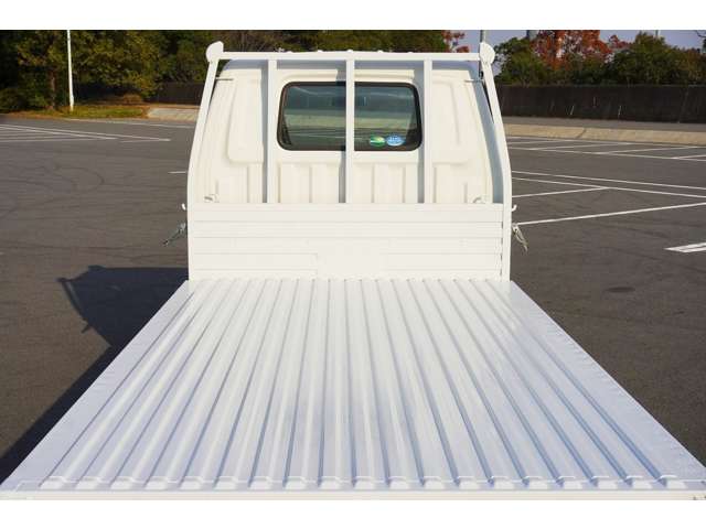 Mazda Bongo Truck 4
