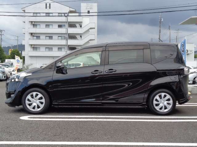 Toyota Sienta 3