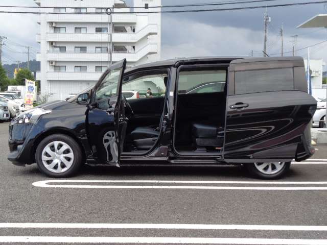 Toyota Sienta 4