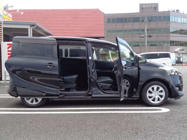 Toyota Sienta 6