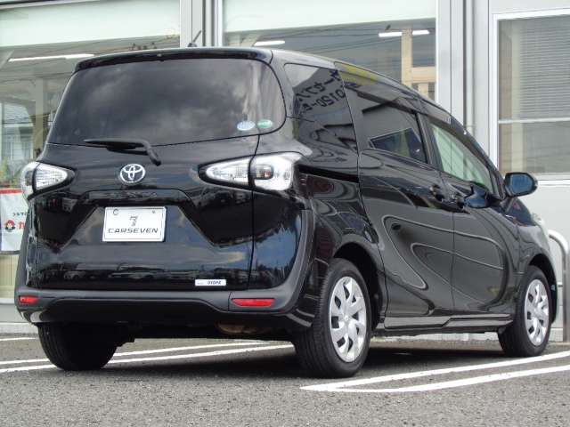 Toyota Sienta 8