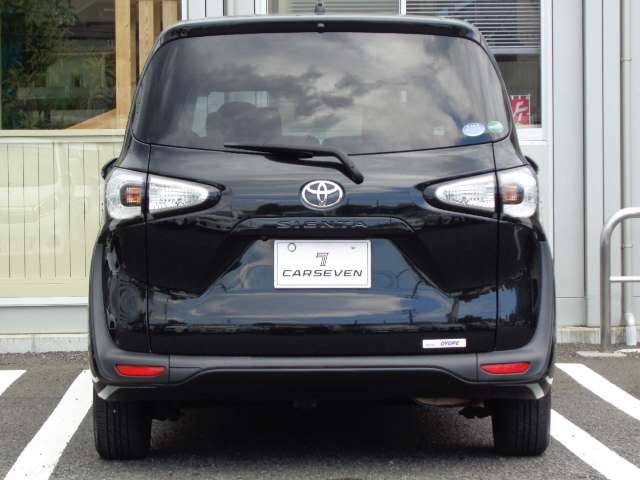Toyota Sienta 9
