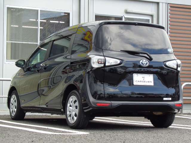 Toyota Sienta 10