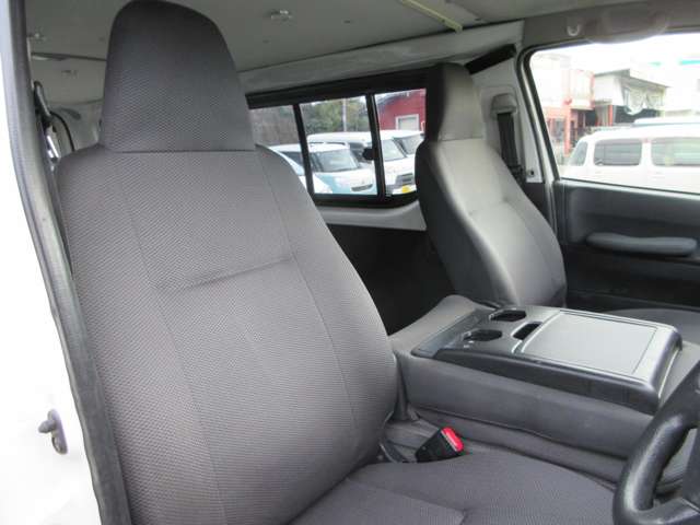 Toyota Hiace Van 12