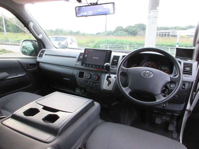 Toyota Hiace Van 2