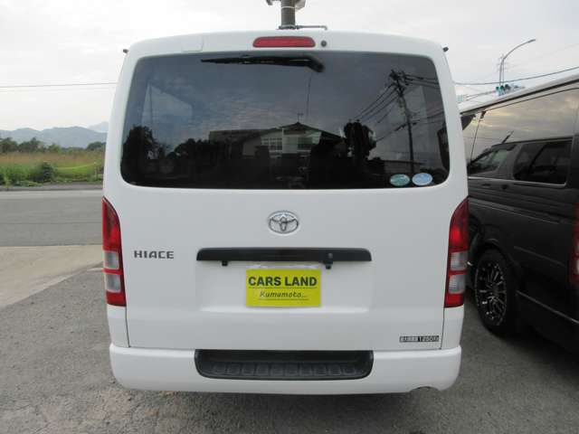 Toyota Hiace Van 10