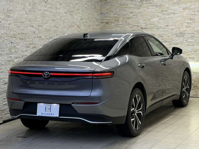 Toyota Crown Crossover 8