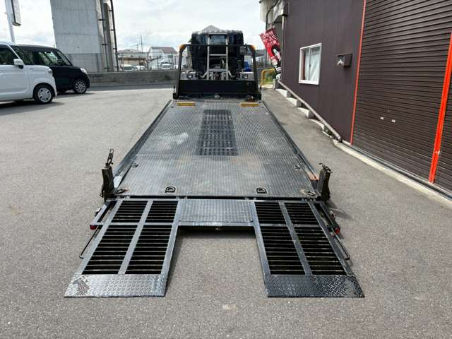 Isuzu Elf 12