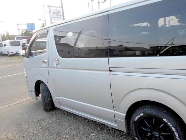 Toyota Hiace Van 11