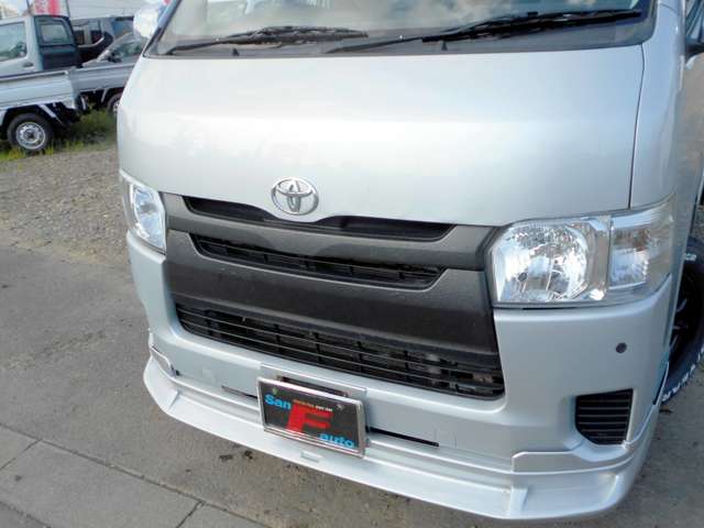 Toyota Hiace Van 2