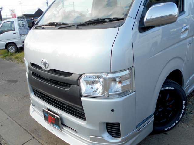 Toyota Hiace Van 3