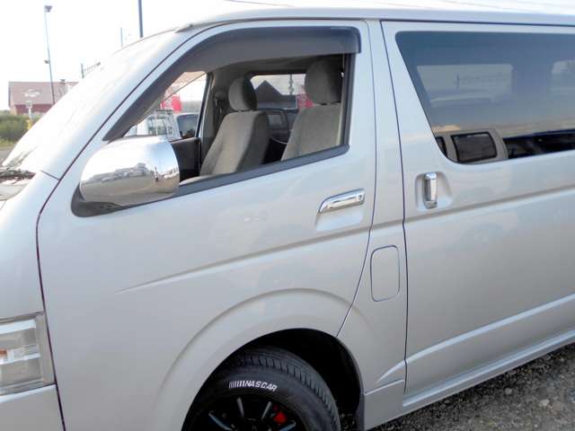 Toyota Hiace Van 4