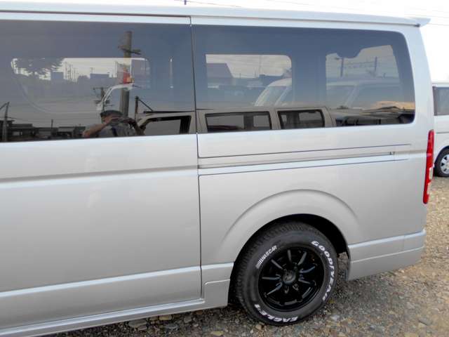 Toyota Hiace Van 9