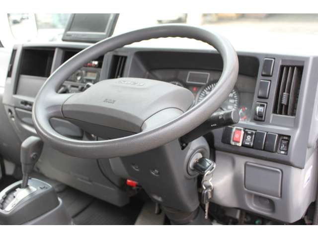 Isuzu Elf 7
