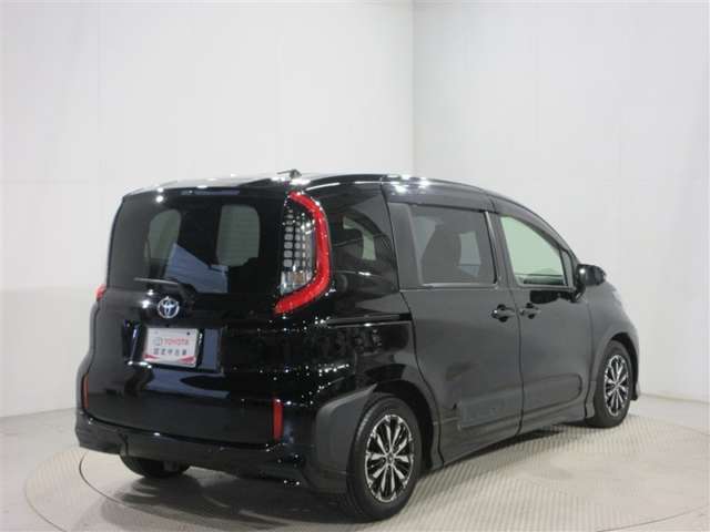 Toyota Sienta 2