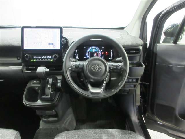 Toyota Sienta 3