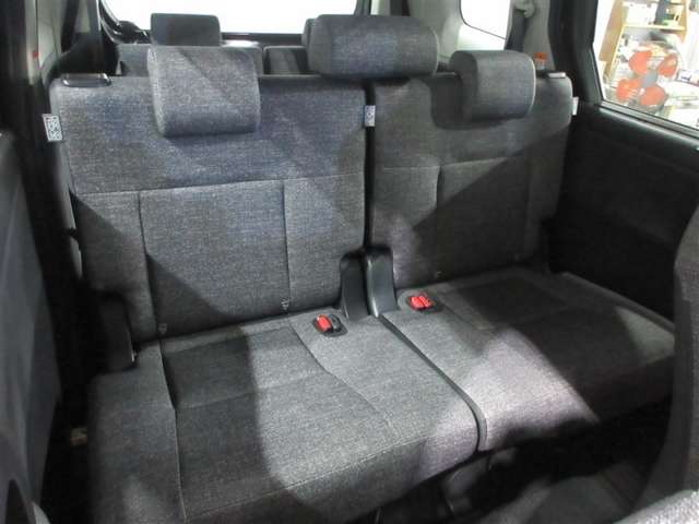 Toyota Sienta 8