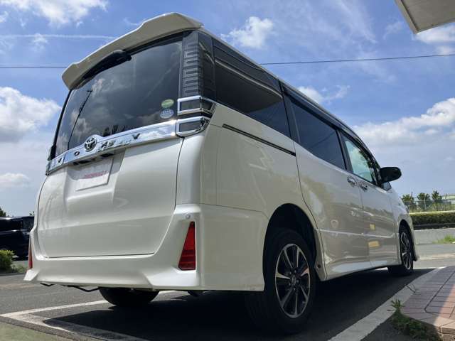 Toyota Voxy 12