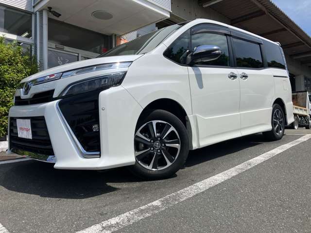 Toyota Voxy 2