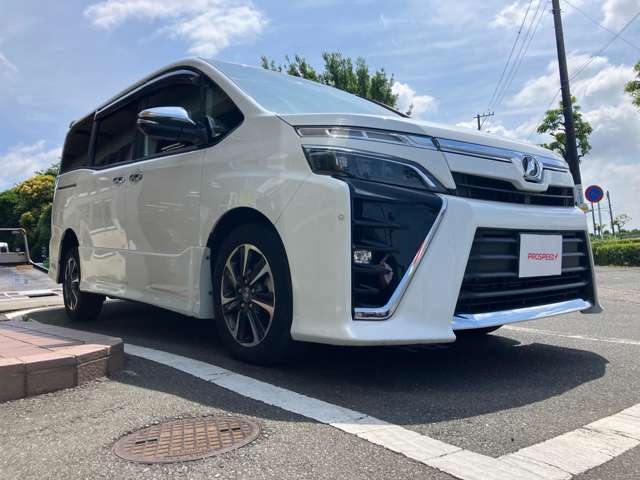 Toyota Voxy 3