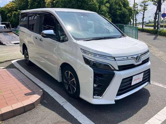 Toyota Voxy 4