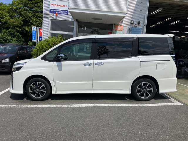 Toyota Voxy 7