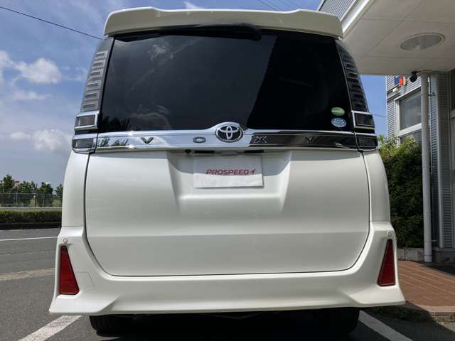 Toyota Voxy 10