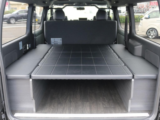 Toyota Hiace Van 11