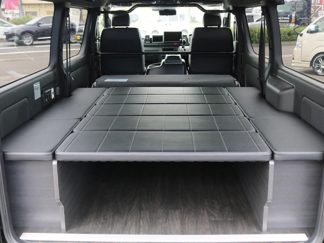 Toyota Hiace Van 12