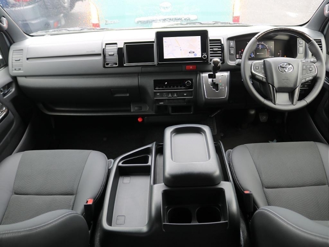 Toyota Hiace Van 3