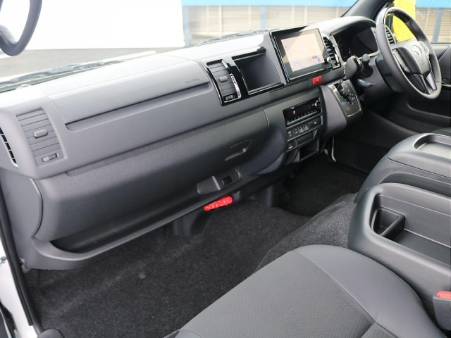 Toyota Hiace Van 6