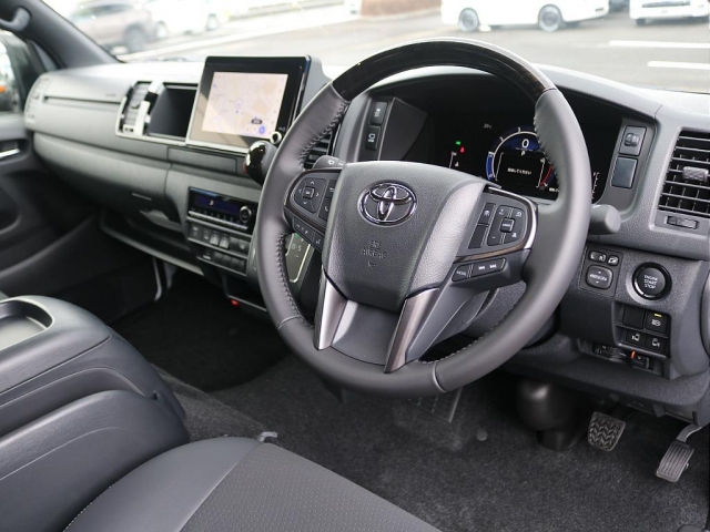 Toyota Hiace Van 7