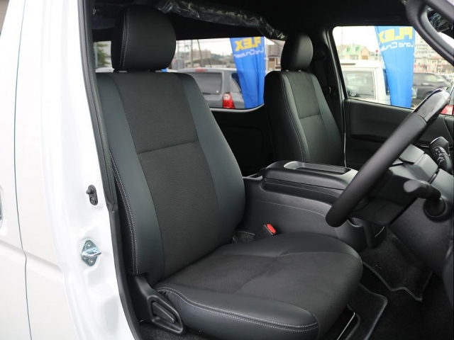 Toyota Hiace Van 8