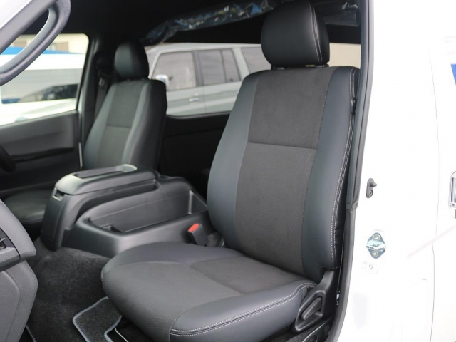 Toyota Hiace Van 9