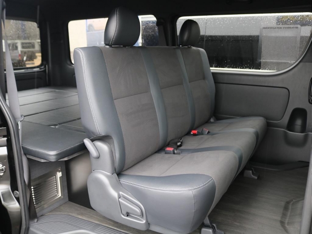 Toyota Hiace Van 10
