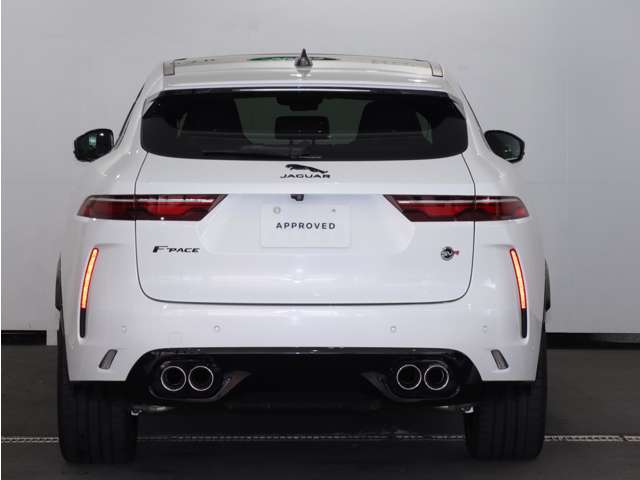 Jaguar F-Pace 11
