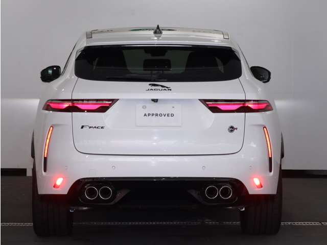 Jaguar F-Pace 12