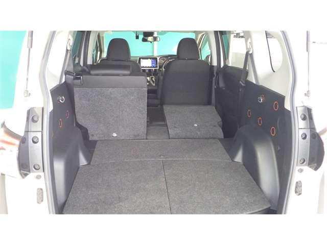 Toyota Sienta 11