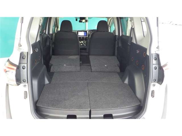 Toyota Sienta 12