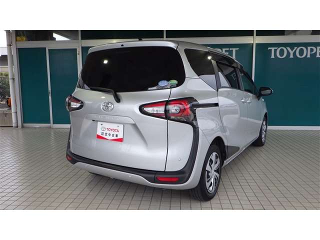 Toyota Sienta 3