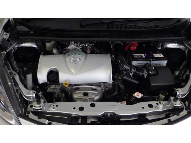 Toyota Sienta 4