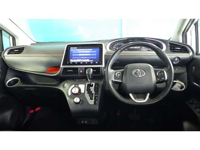 Toyota Sienta 5