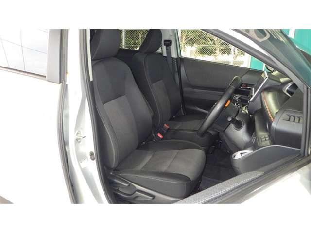 Toyota Sienta 9
