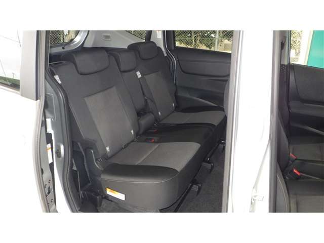 Toyota Sienta 10