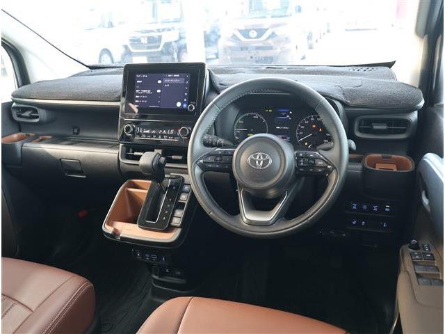 Toyota Sienta 3