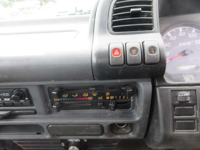 Isuzu Elf 9