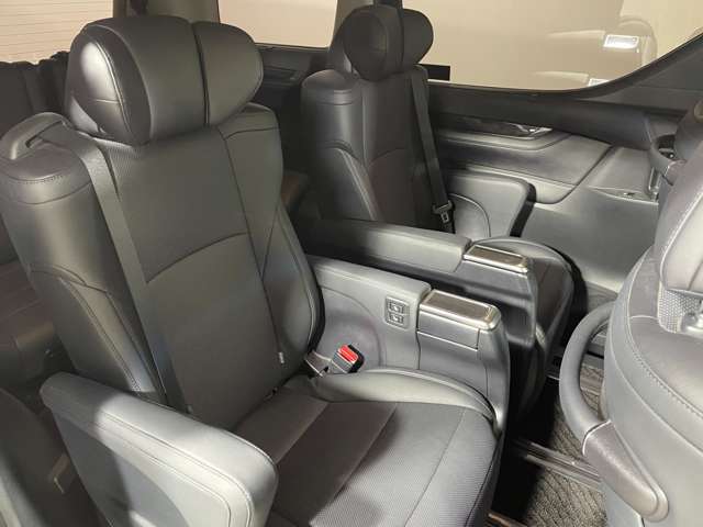 Toyota Alphard 12