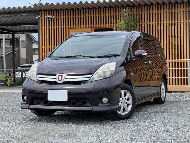 Toyota Isis 5