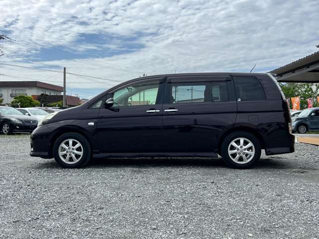 Toyota Isis 6