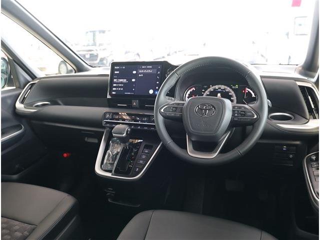 Toyota Voxy 3